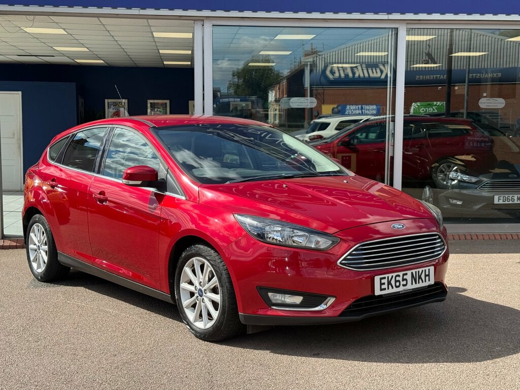Ford Focus 1.0T Ecoboost Titanium Hatchback Red