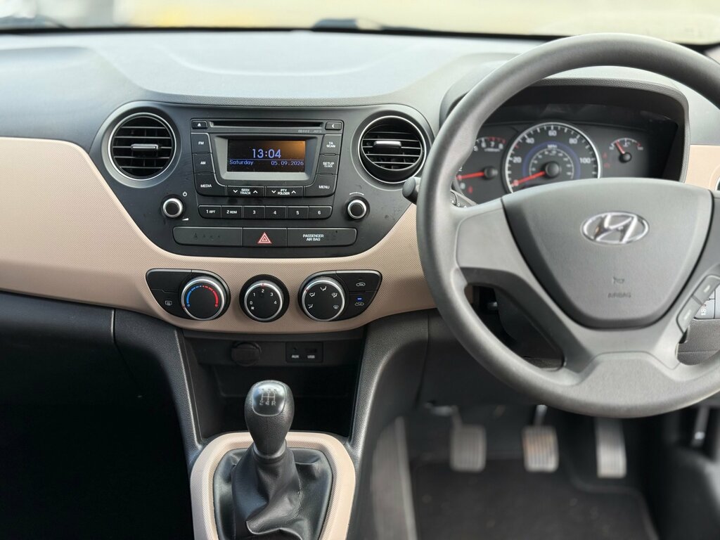 Hyundai I10 Hatchback White #9