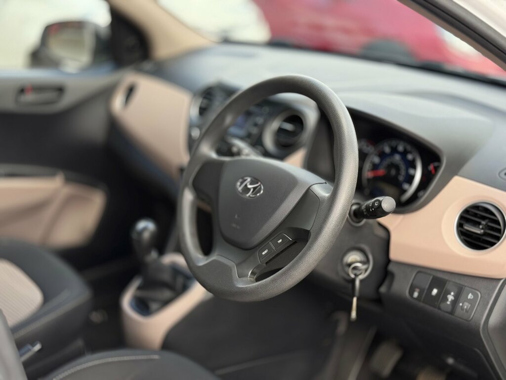 Hyundai I10 Hatchback White #7