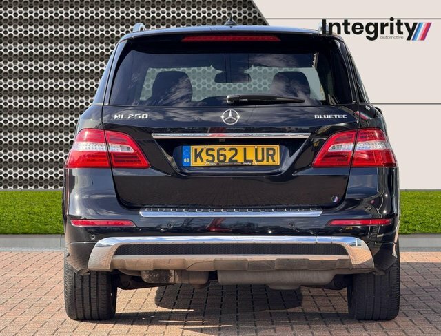 Mercedes-Benz M Class 2013 2.1 Ml250 Bluetec Sport Suv G-tron Black #2