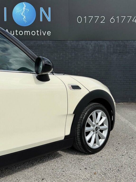 Mini Clubman  Black #7