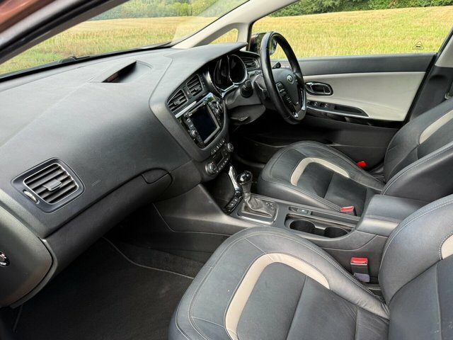 Kia Ceed 1.6 Crdi 3 Hatchback Euro 5 113 White #41