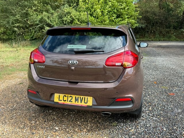 Kia Ceed 1.6 Crdi 3 Hatchback Euro 5 113 White #9