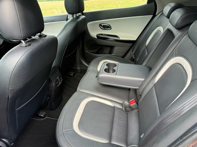 Kia Ceed 1.6 Crdi 3 Hatchback Euro 5 113 White #40