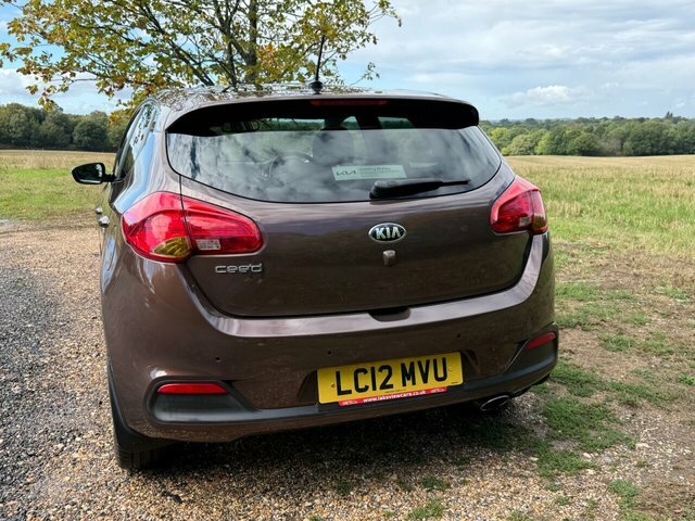 Kia Ceed 1.6 Crdi 3 Hatchback Euro 5 113 White #25