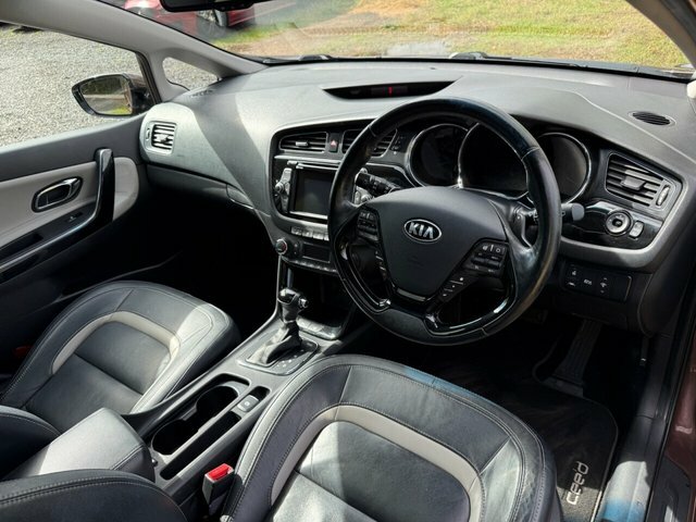 Kia Ceed 1.6 Crdi 3 Hatchback Euro 5 113 White #32