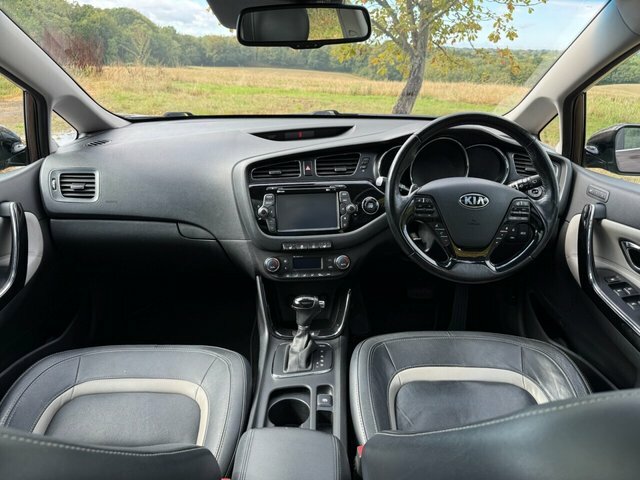 Kia Ceed 1.6 Crdi 3 Hatchback Euro 5 113 White #38