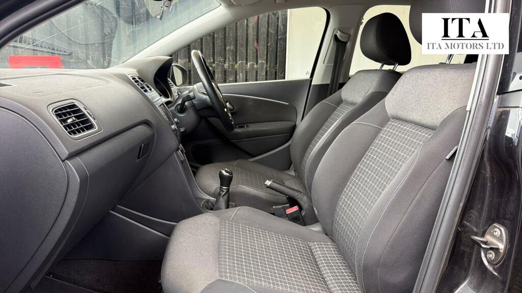 Volkswagen Polo Se Black #4