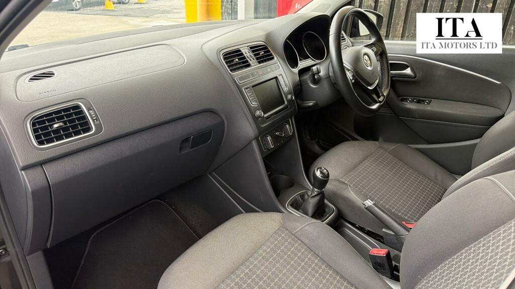 Volkswagen Polo Se Black #3