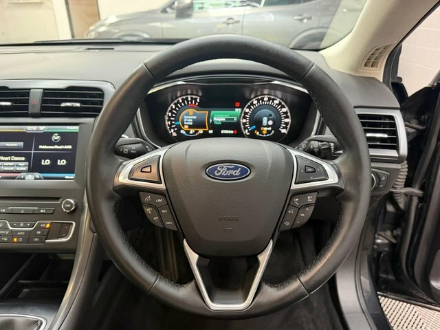Ford Mondeo 2016 2.0 Tdci Titanium Hatchback Black #6