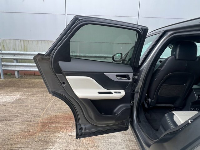 Jaguar F-Pace 2.0 Prestige Awd 178 Bhp Blue #64