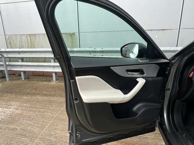 Jaguar F-Pace 2.0 Prestige Awd 178 Bhp Blue #65