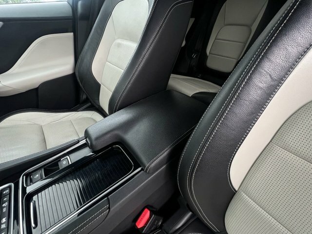 Jaguar F-Pace 2.0 Prestige Awd 178 Bhp Blue #34