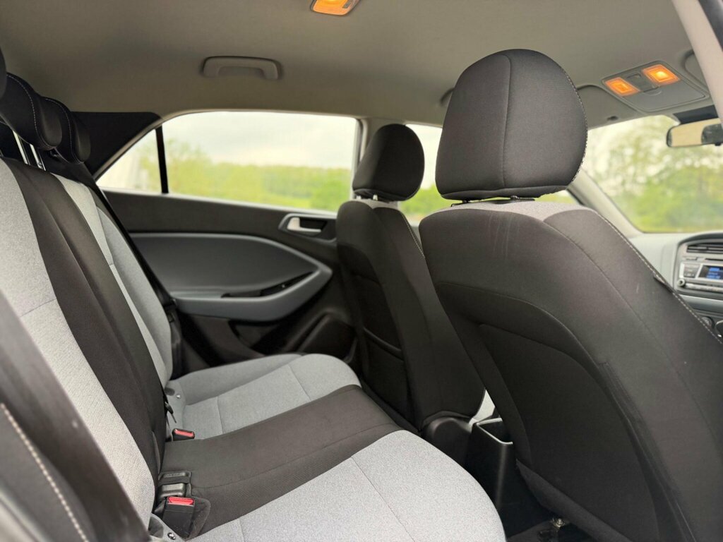 Hyundai I20 Hatchback White #20