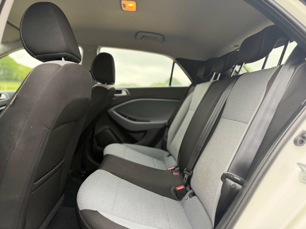 Hyundai I20 Hatchback White #17