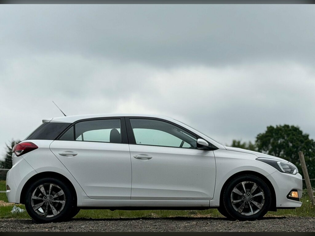 Hyundai I20 1.2 Blue Drive Se Euro 6 Ss White #4