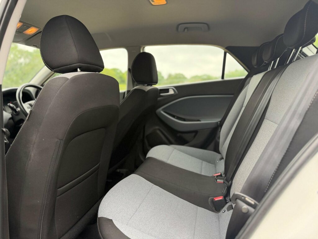 Hyundai I20 Hatchback White #18