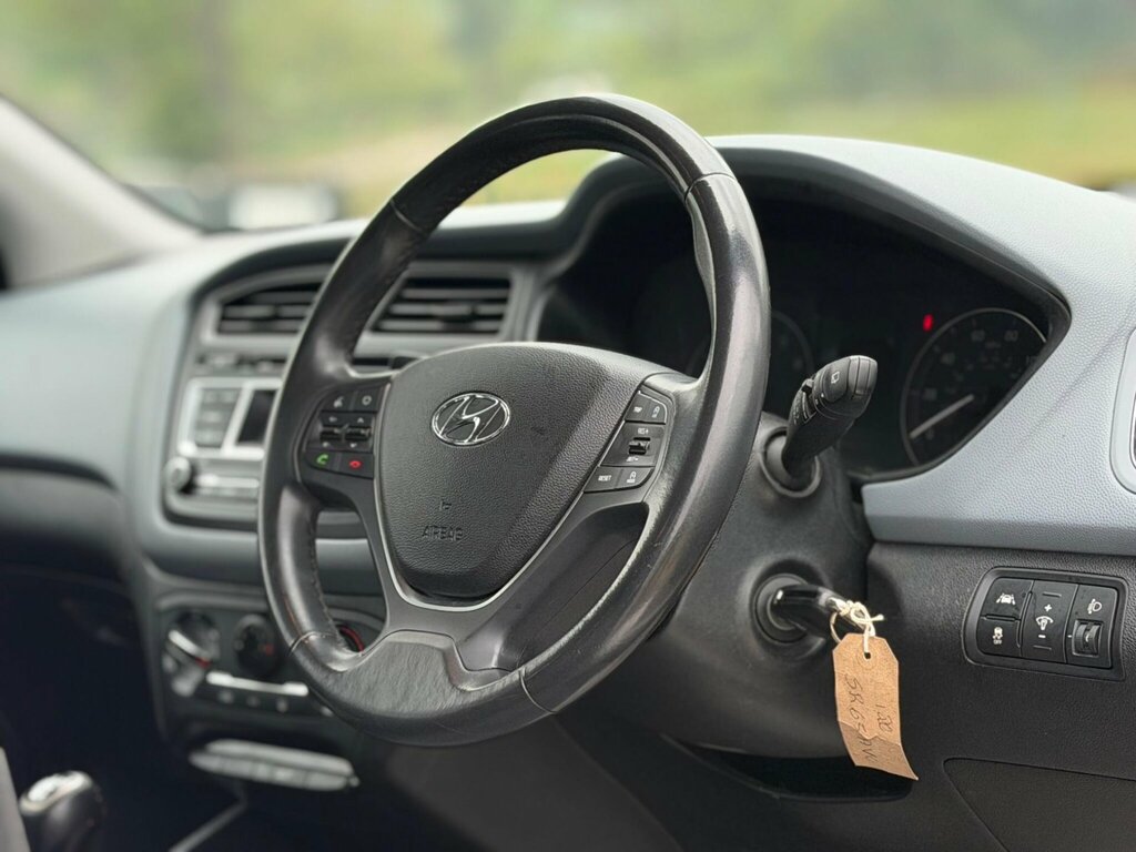 Hyundai I20 Hatchback White #33