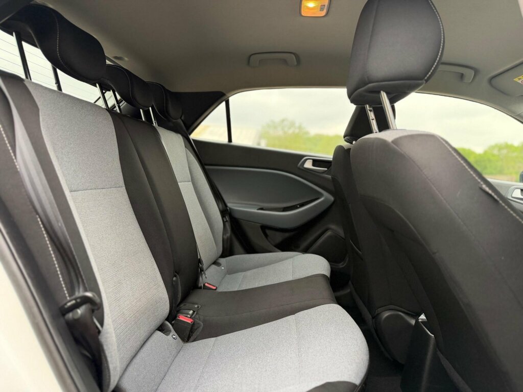 Hyundai I20 Hatchback White #21