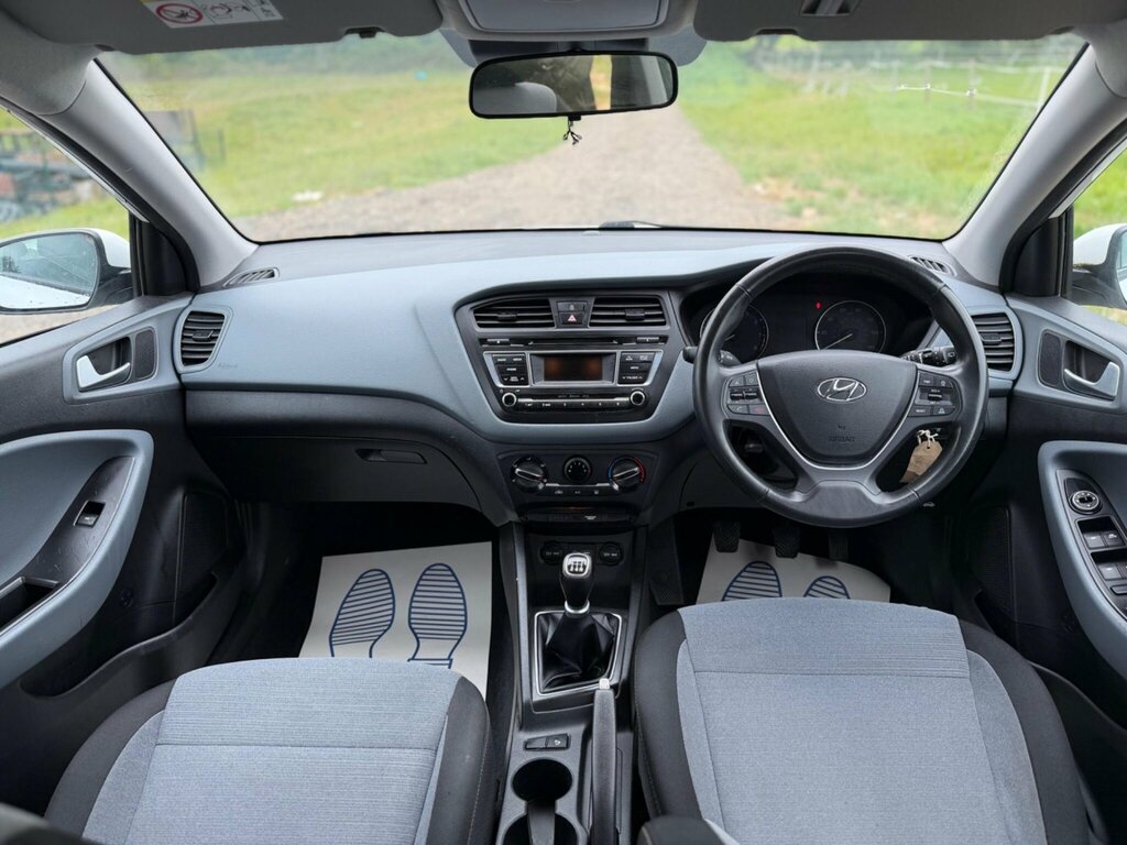 Hyundai I20 Hatchback White #13