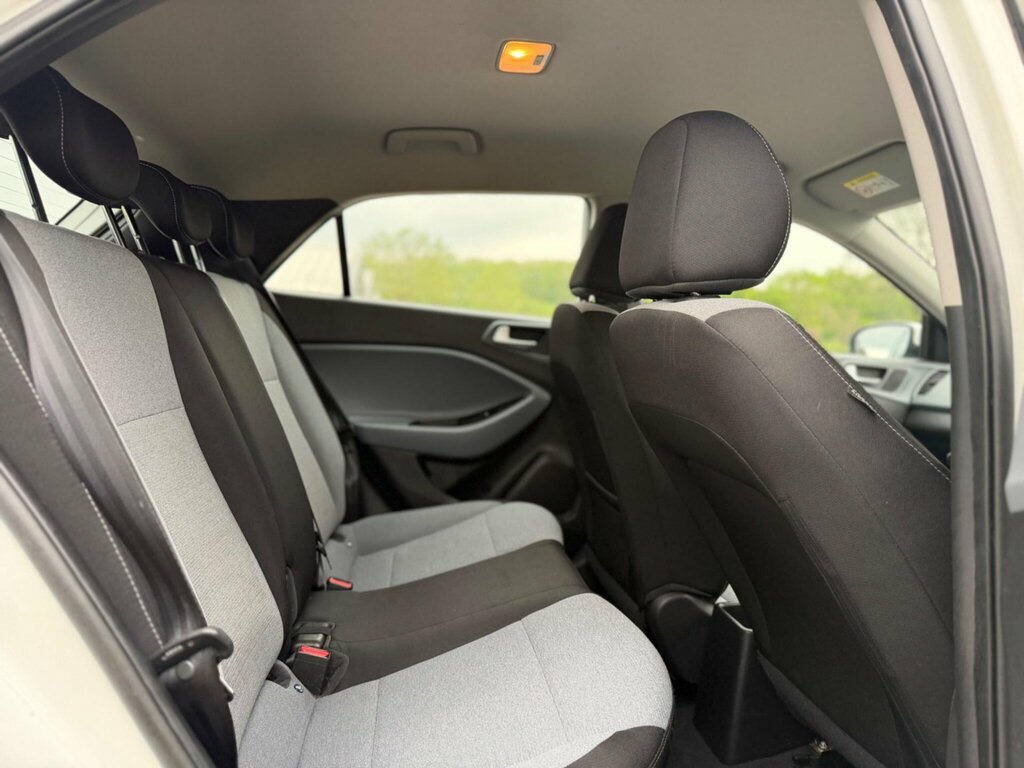 Hyundai I20 Hatchback White #19