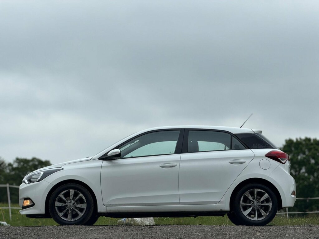 Hyundai I20 Hatchback White #8