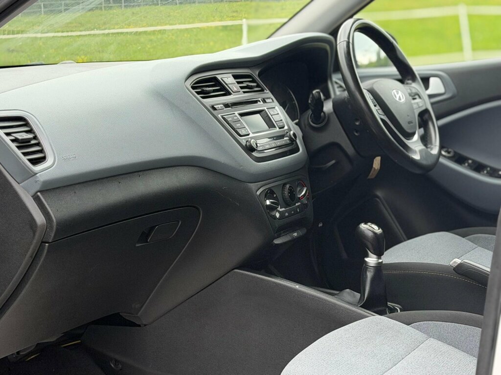 Hyundai I20 Hatchback White #12