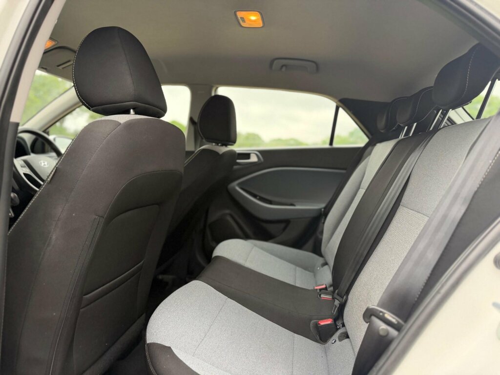 Hyundai I20 Hatchback White #16