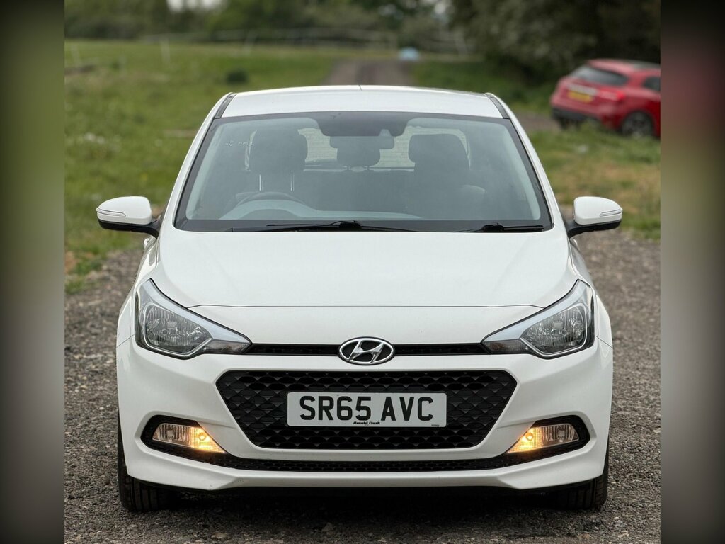 Hyundai I20 Hatchback White #10