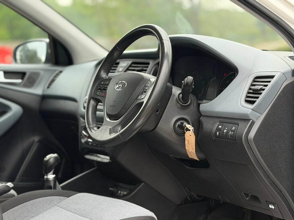 Hyundai I20 Hatchback White #14