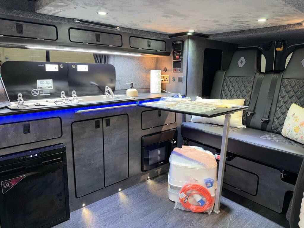 Renault Trafic Campervan 202121 White #2