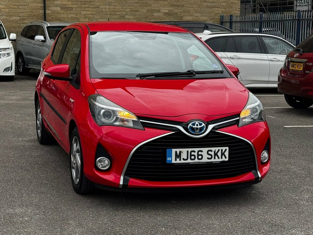 Toyota Yaris 1.5 Vvt-h Icon Hatchback Hybrid E-cvt E Red