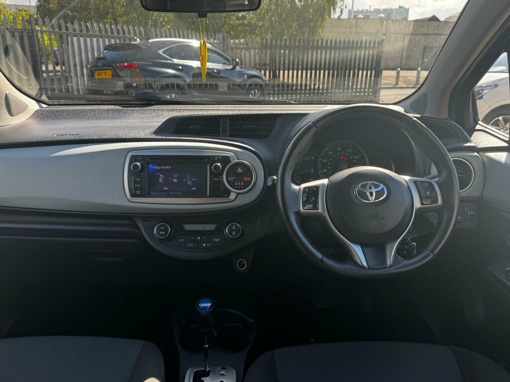 Toyota Yaris 1.3 Vvt-i Trend 98 Bhp White #26