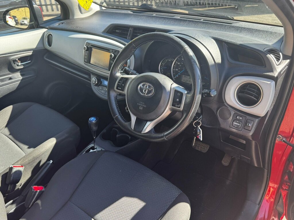 Toyota Yaris 1.3 Vvt-i Trend 98 Bhp White #16