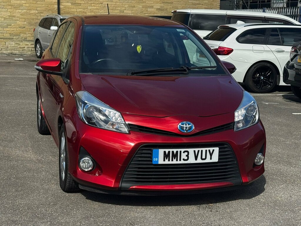 Toyota Yaris 1.5 Vvt-h T4 Hatchback Hybrid Cvt Euro Red