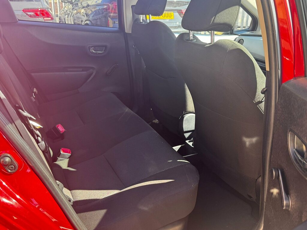 Toyota Yaris 1.3 Vvt-i Trend 98 Bhp White #35