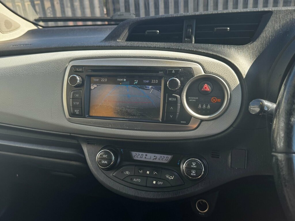 Toyota Yaris 1.3 Vvt-i Trend 98 Bhp White #25