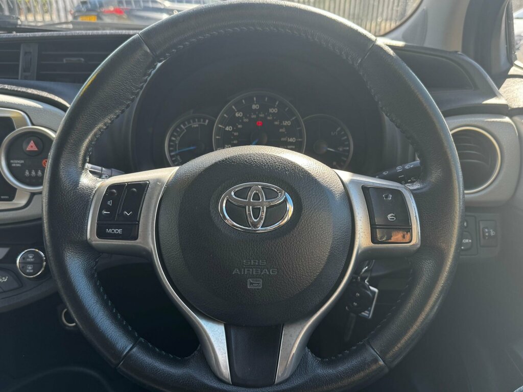 Toyota Yaris 1.3 Vvt-i Trend 98 Bhp White #24