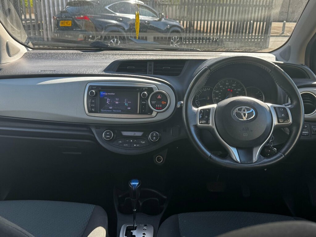 Toyota Yaris 1.3 Vvt-i Trend 98 Bhp White #29