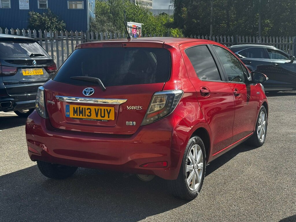 Toyota Yaris 1.3 Vvt-i Trend 98 Bhp White #12
