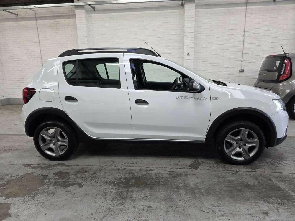 Dacia Sandero Stepway Hatchback 0.9 Stepway Comfort Tce 90 My18 2019 MJ19CHH White #6