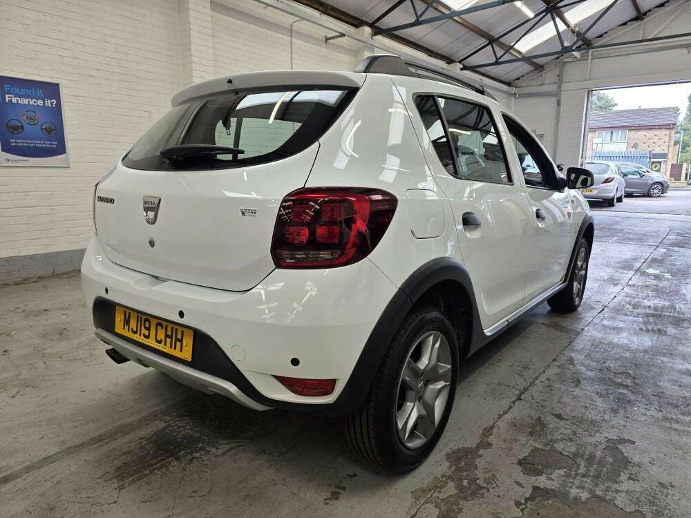 Dacia Sandero Stepway Hatchback 0.9 Stepway Comfort Tce 90 My18 2019 MJ19CHH White #3