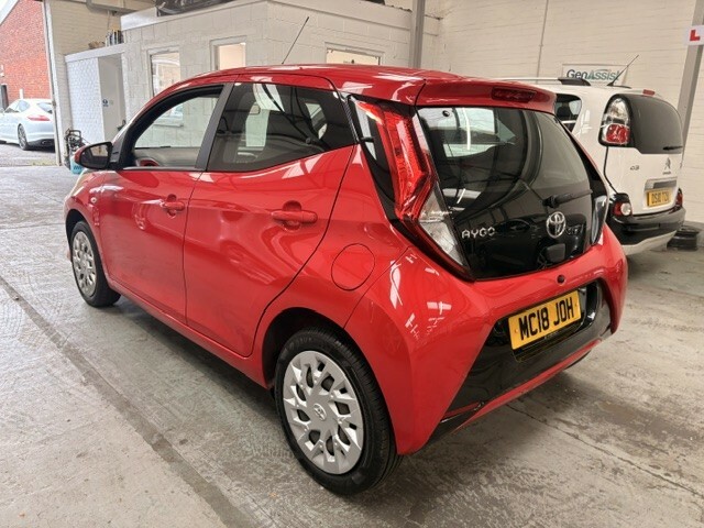 Toyota Aygo 1.0 Vvt-i X-play Red #3