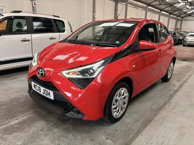 Toyota Aygo 1.0 Vvt-i X-play Red #2