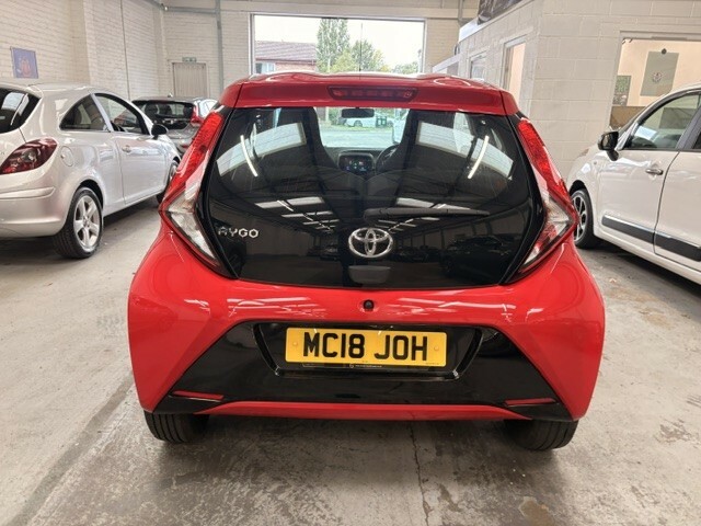 Toyota Aygo 1.0 Vvt-i X-play Red #6