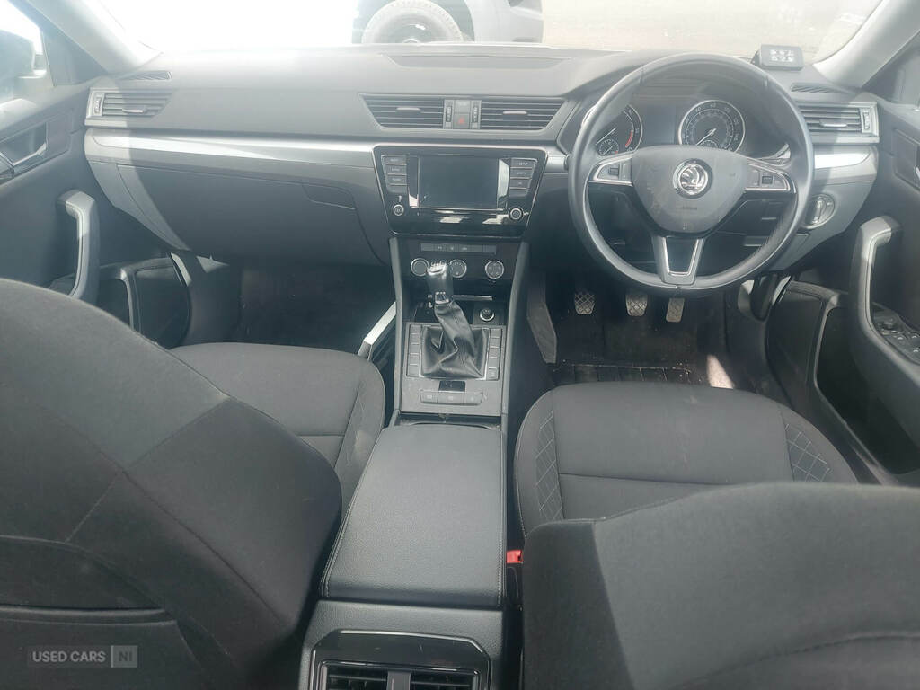 Skoda Superb 1.5 Tsi E-tec Se L Dsg Silver #9