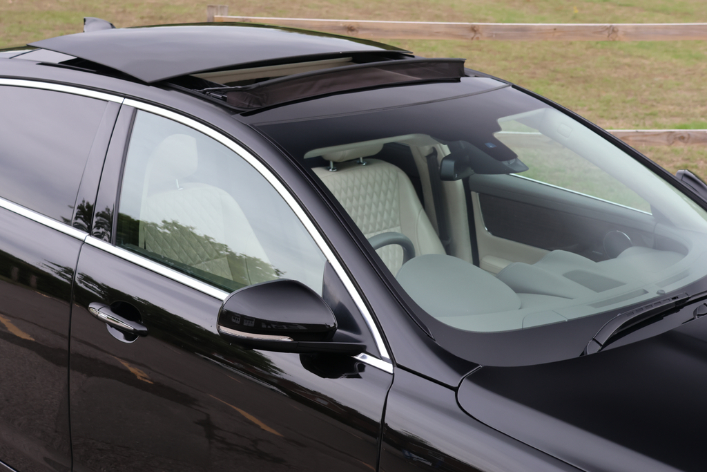 Jaguar XJ Saloon Black #23