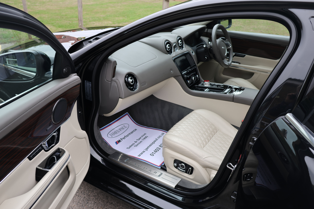Jaguar XJ Saloon Black #26
