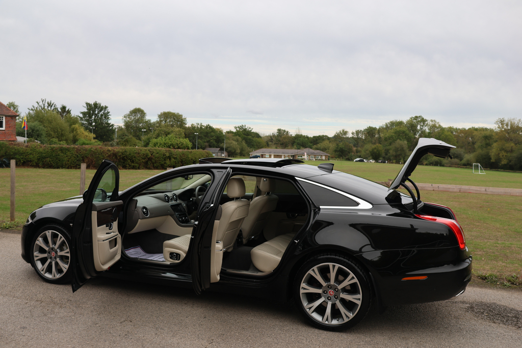 Jaguar XJ Saloon Black #11