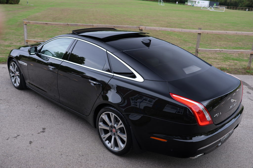 Jaguar XJ Saloon Black #9